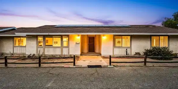 221 Colina Ter