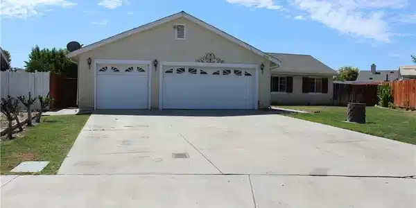 42933 Woodside Court
