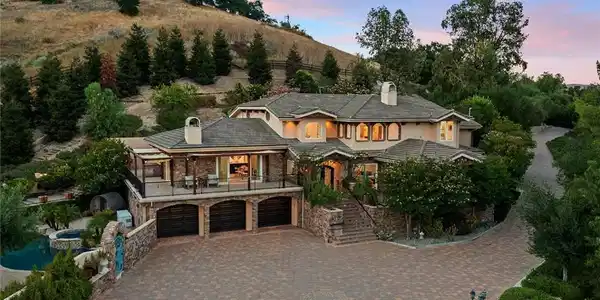 6029 Fairview