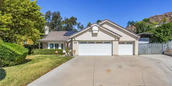 23056 23056 Orangewood Court
