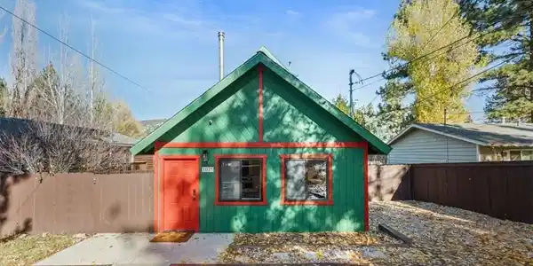 1025 E Country Club
