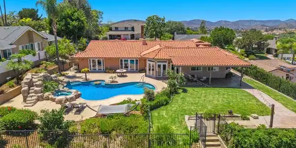 17563 Saint Andrews