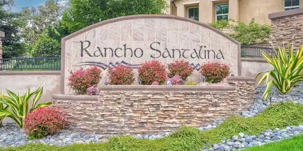 1746 Avenida Regina