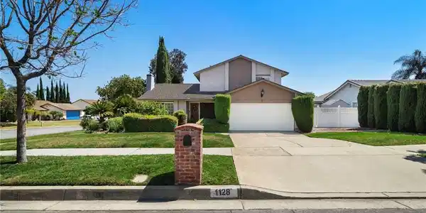 1128 W Aster