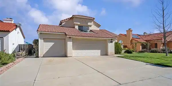 15660 Laguna