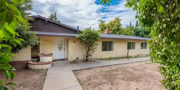 1425 39th E