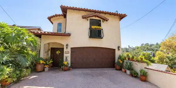 633 Sunnyhill Drive