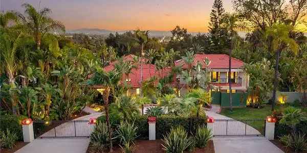 459 N Barranca Ave