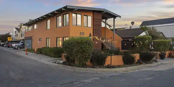 2924 Lakeshore Court