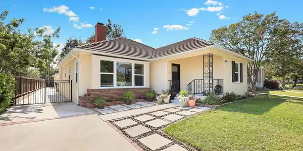 806 Victoria Drive
