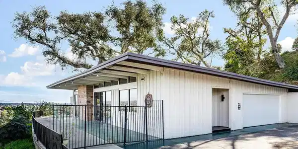 877 Hillcrest Drive