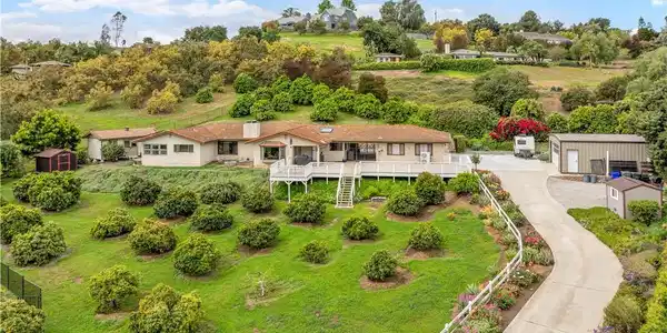 735 Del Valle Drive