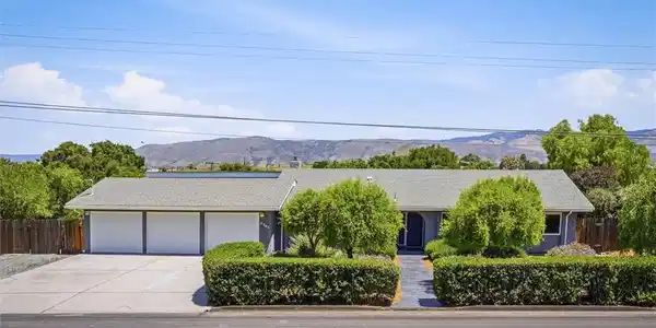 4945 Hacienda