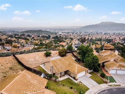 791 La Loma