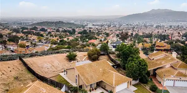 791 La Loma