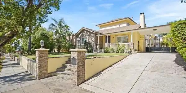 1025 E San Jose Ave