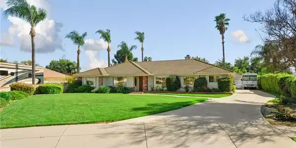 1725 S Elderberry