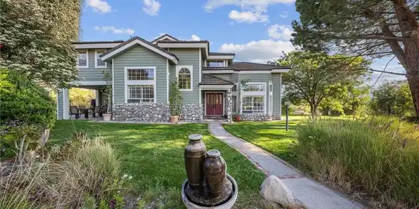36350 Calle Poco