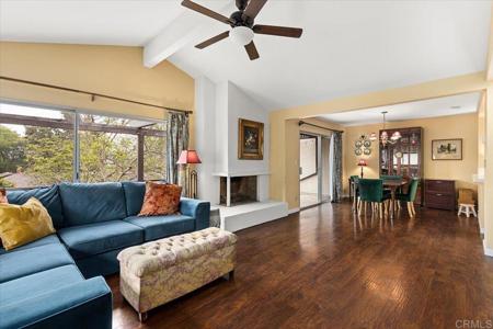 1209 La Verde Lane
