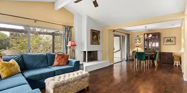 1209 La Verde Lane