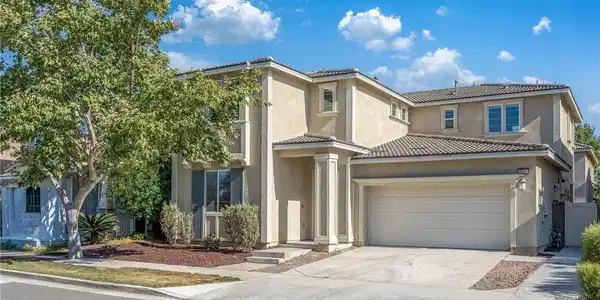 3244 E Yellowstone Dr