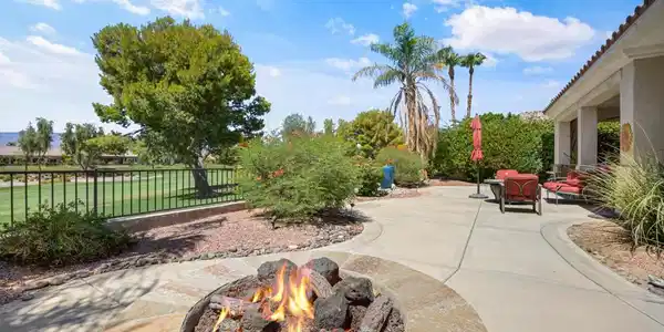 81193 Avenida Tres Lagunas