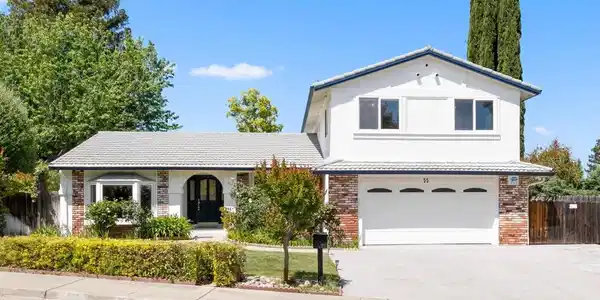 55 Regency Dr