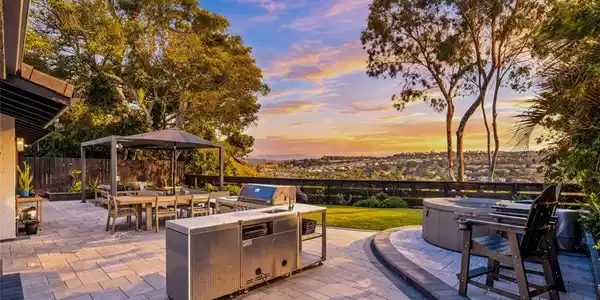 802 Avenida Presidio