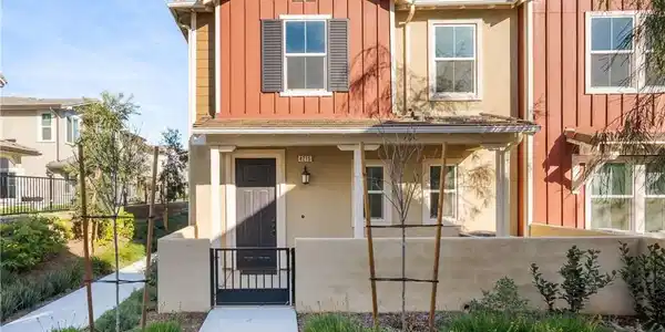 4215 E Carmel Privado