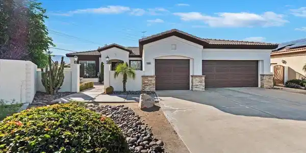 40963 Avenida Solana