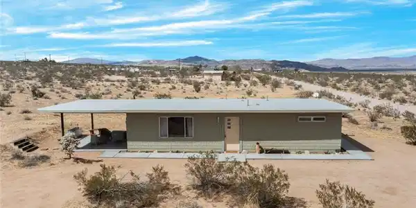 2570 N Deer Trail