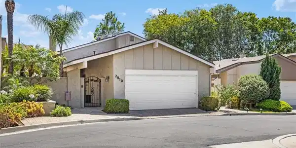 2910 Pinewood Court