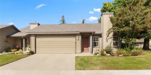 2320 E Tulare