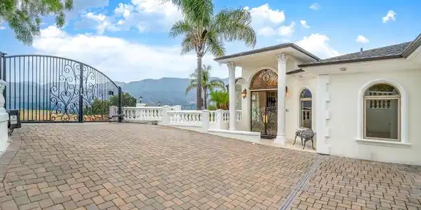450 Palmerstone Drive