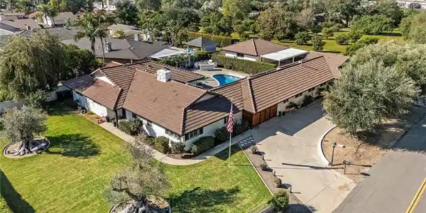 5771 Grandview