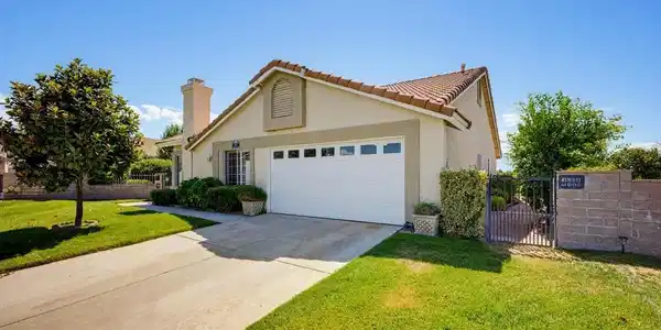 41123 Round Hill Court