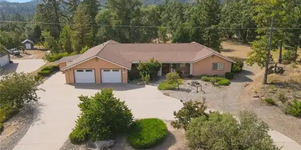 34088 Deer Springs