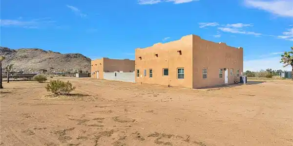 15835 Sloan