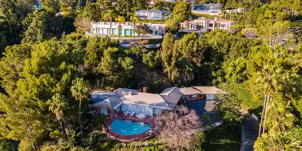 1114 Calle Vista Drive