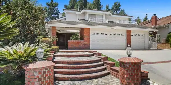 4205 Hermitage Drive