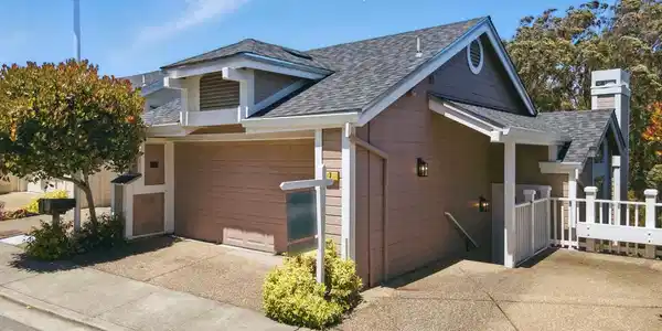 7 Moonlight Court