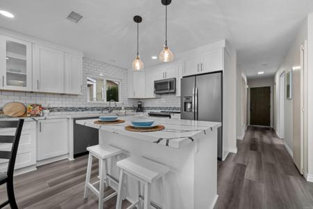 4302 Dowitcher Way