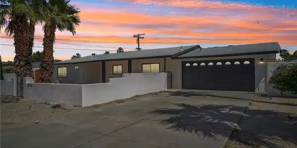 2804 E Valencia