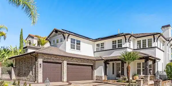 2 Aquila Way