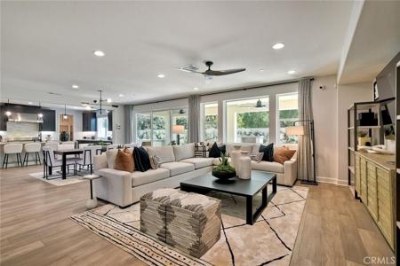3042 Mesa Glen