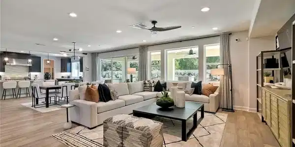 3042 Mesa Glen