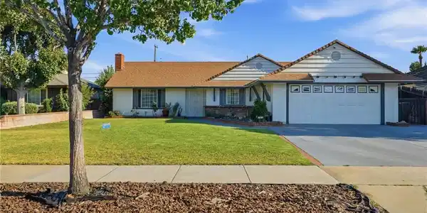 761 W La Deney