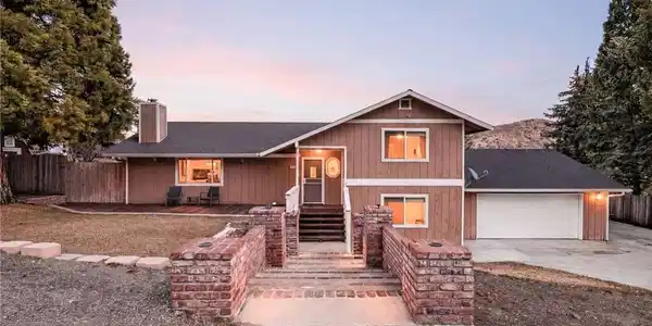 2400 E Canyon Drive