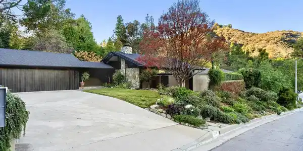 1345 Carnarvon Drive