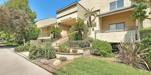 64 N Mar Vista Avenue